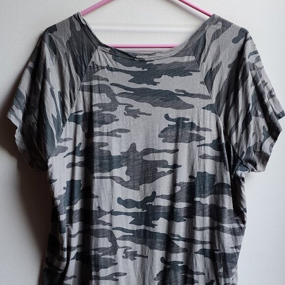 Sanctuary Gray/Green Camo Scoop Neck Tie-Front Jersey Size XL - Picture 15 of 16
